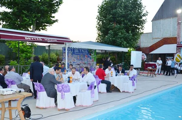 "Demokrasi Adalet Özgürlük" sloganıyla yayınlanan Dost Beykoz 10. yılını kutladı.