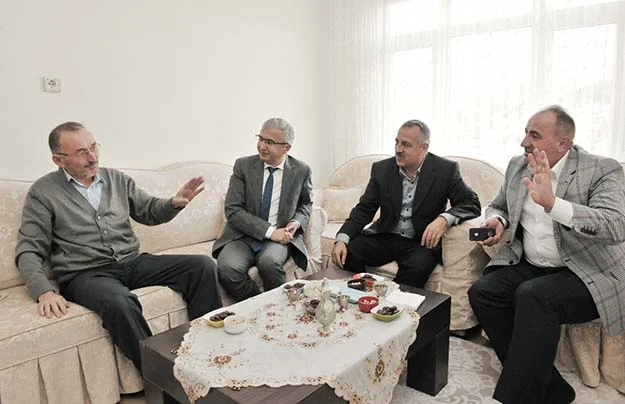 Mukaddes hac farizasını yerine getirerek Beykoz’a dönen hacıları ziyaret eden