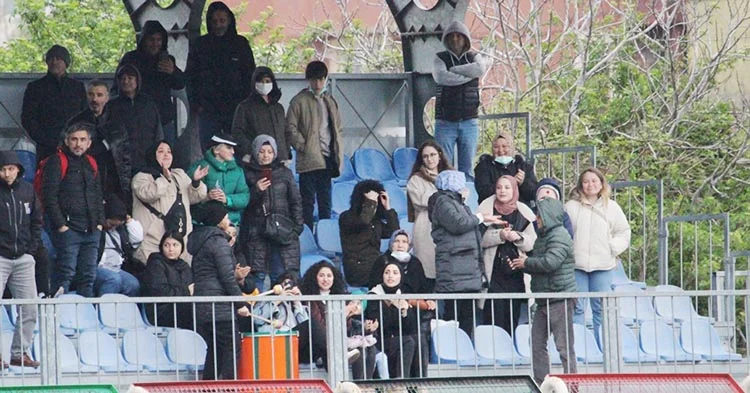 bayan taraftar 2 6tCrmHWb39