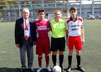 Bayan hakem Esra Parlak, Beykoz'da yönettiği maç sonrası soyunma odası