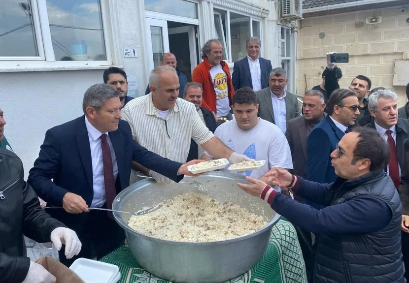 Beykoz’da siyasiler bayramı pilav günlerinde kutladı 3 bayr PMOKVoTecM