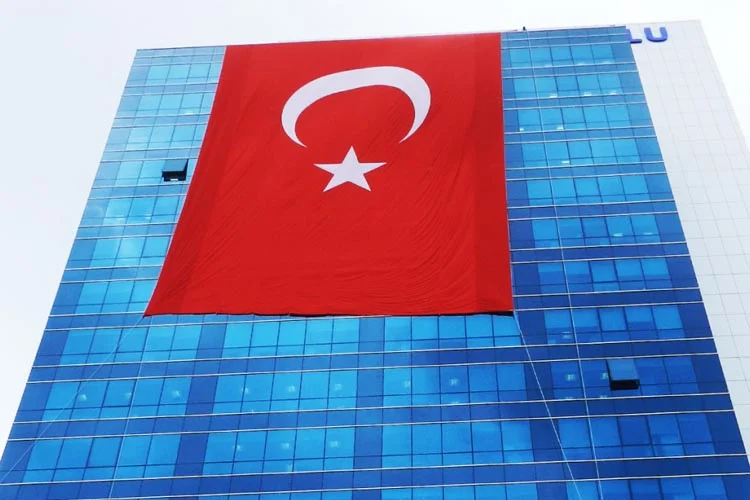 Bilindiği üzere Türk bayrağı, asil bir özelliğe sahip olmaktadır ve