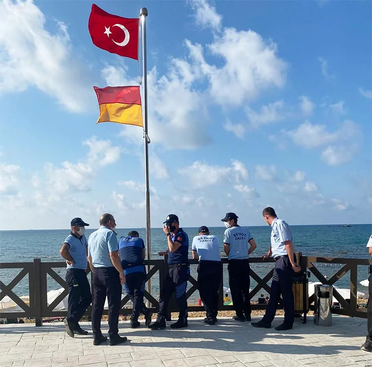 Beykoz Riva’daki Elmasburnu Plajında bayrak gerginliği 2 bayrak riva 1 DQuhXl6YrY