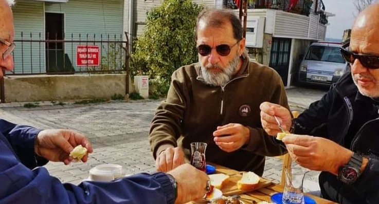 Beykoz Merkez Mahallesi'nin sevilen esnaflarından Bayram Kök, geçirdiği kalp krizinin