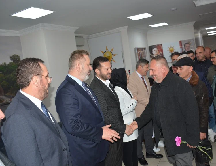 Bayramlaşma programında konuşan AK Parti Beykoz İlçe Başkanı Dilmaç, "Vitesi