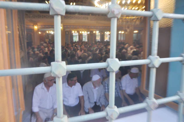 bayram namazi secili db 2 EaIDTy8gON