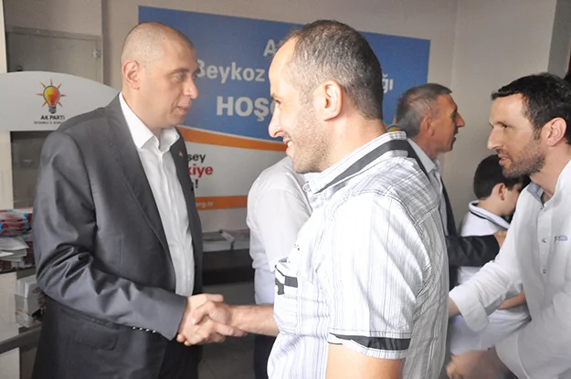 Sabah saatlerinde AK Parti'de başlayan bayram sevinci, öğleden sonra Beykoz