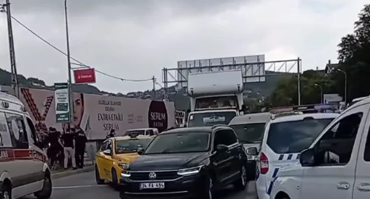 Beykoz'da alacak verecek meselesinden çıkan silahlı kavgada 2 kişi yaralanırken,