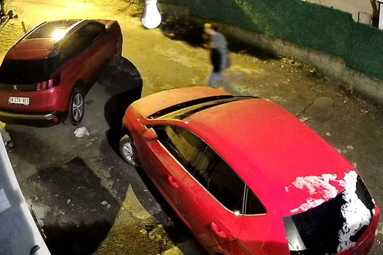 Beykoz'da bir adam komşusu aracını yanlış park ettiği için bıçakla