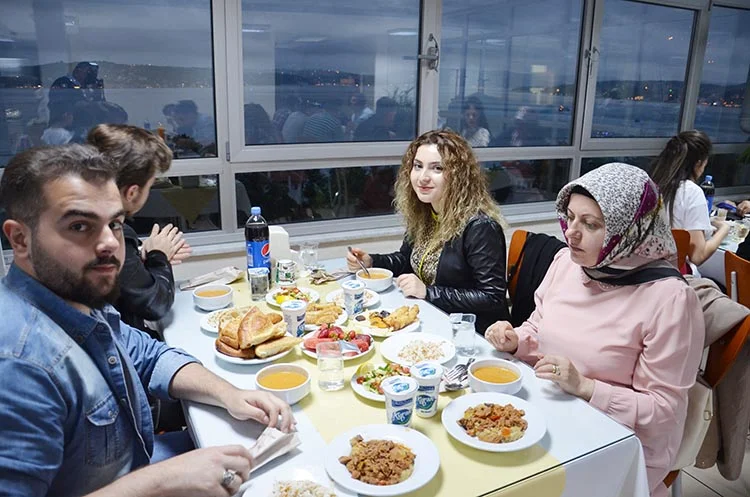 Beykoz Devlet Hastanesi’ndeki geleneksel iftar buluşmasında yaklaşık beş yüz çalışan