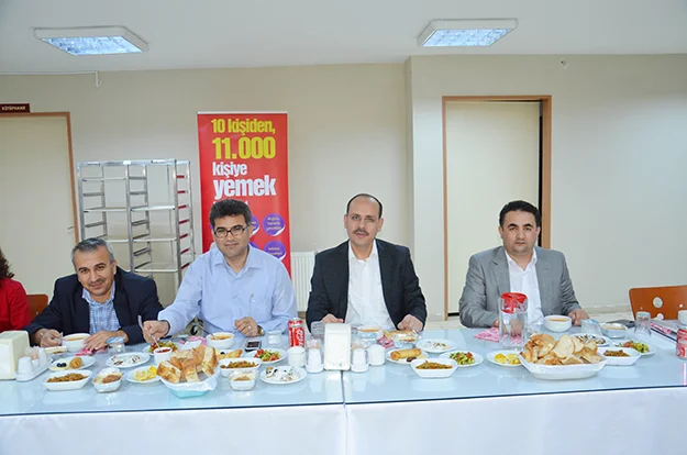 Sofranın onur konuğu ise 5 yıl Beykoz Devlet Hastanesi Başhekimliği