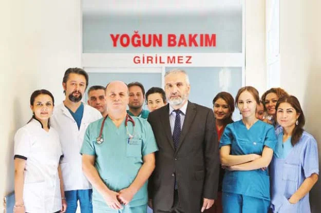 Beykoz Devlet Hastanesi'nin “Yoğun Bakım-Girilmez” yazan kapısının ardında hekiminden hemşiresine