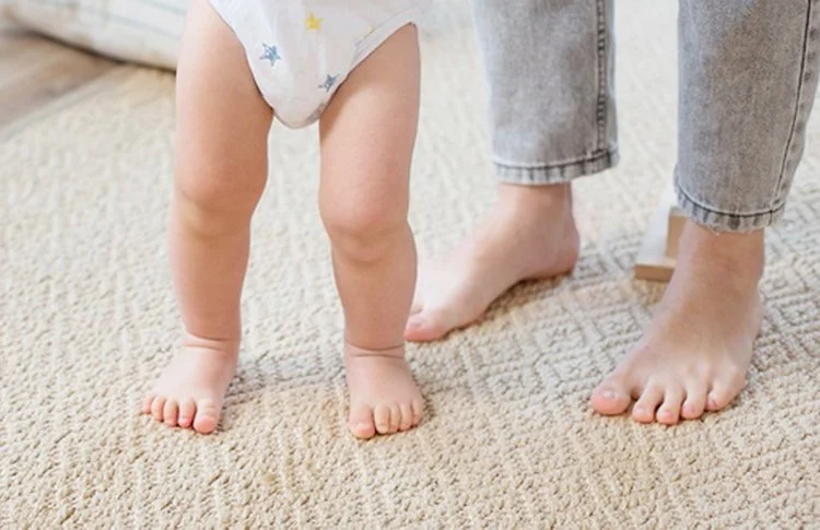 Bebeklerimizin ilk adımları, onların büyüme sürecinde unutulmaz bir anıdır. Bu