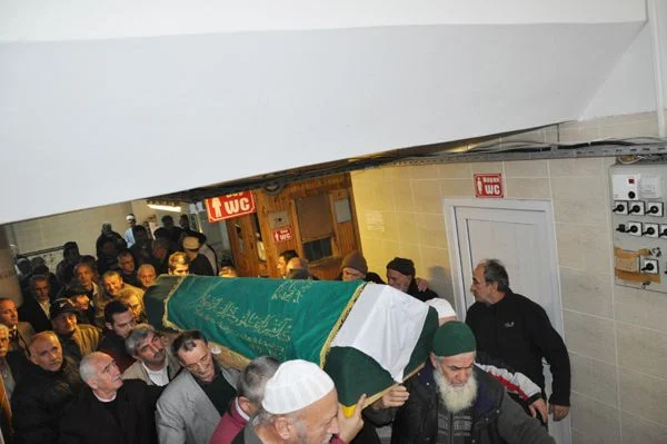 Gümüşsuyu Sümbül Sokak’taki evinde tek başına yaşayan 81 yaşındaki Behice