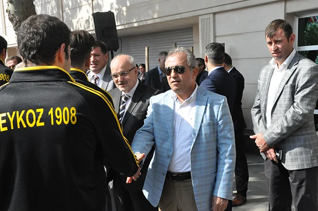 Kurban Bayramı'nın ilk günü geride kalırken, ikinci gününde ilçe protokolü