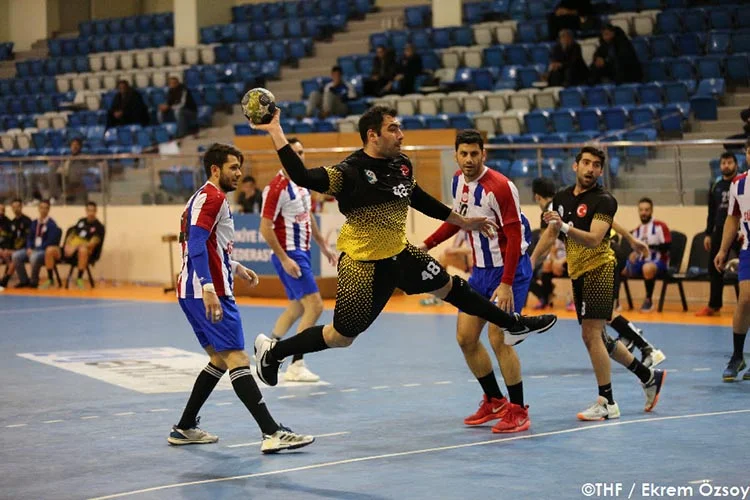 Hentbol Erkekler Süper Lig 13. hafta maçında Maliye Piyango Spor