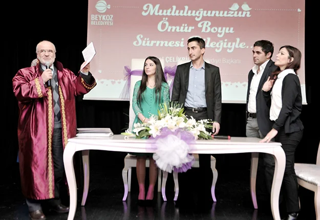 Beykoz Belediyesi tarafından düzenlenen 'Nikâh Şöleni'nde 22 Beykozlu çift dünyaevine