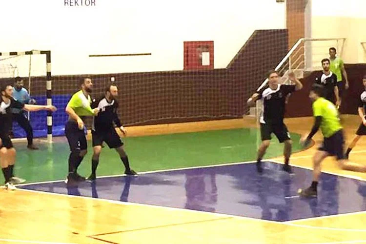 Beykoz Belediyespor Hentbol Takımı, Kırşehşır’de,  Ahi Evran Üniversitesi takımını