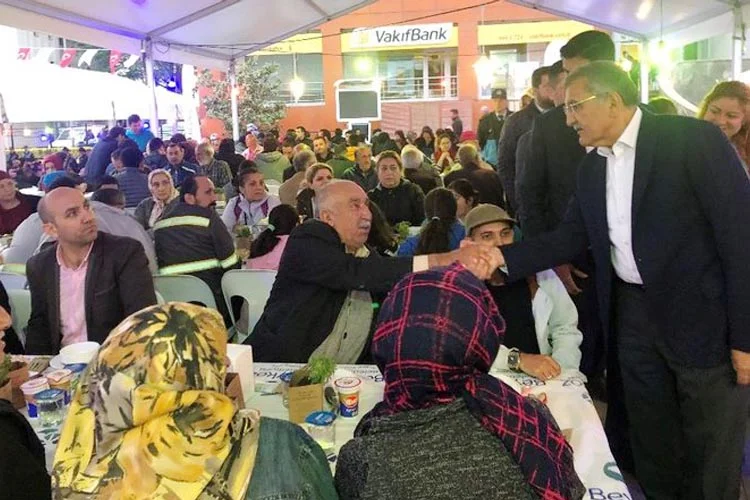 Ramazan ayının ikinci gününde, havaların soğuk olmasına rağmen binlerce Beykozlu