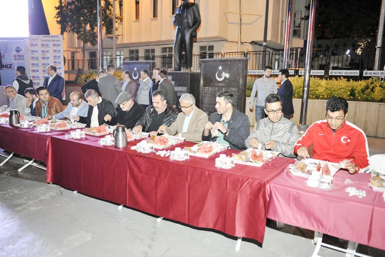 Beykoz Belediye Meydanı'nda sahur bereketi 1 belediye meydan sahur 16 10 IPEWF8Lc7K