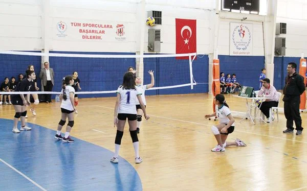 İstanbul Mahalli Voleybol Liglerinde bu sezon ilk kez düzenlenen Minik