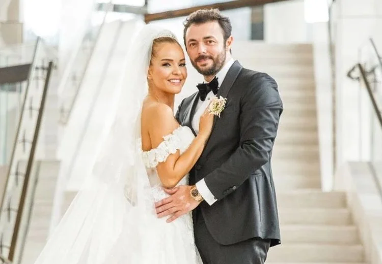 Ünlü şarkıcı Bengü, altı yıllık eşi Selim Selimoğlu ile bugün