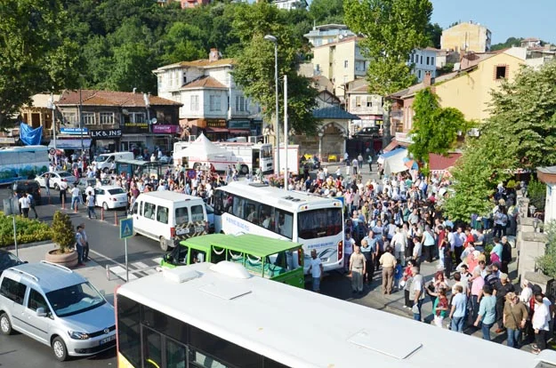 Beykoz Yalıköy'de motosikletiyle, park halindeyken aniden dönüş yapan bir araca