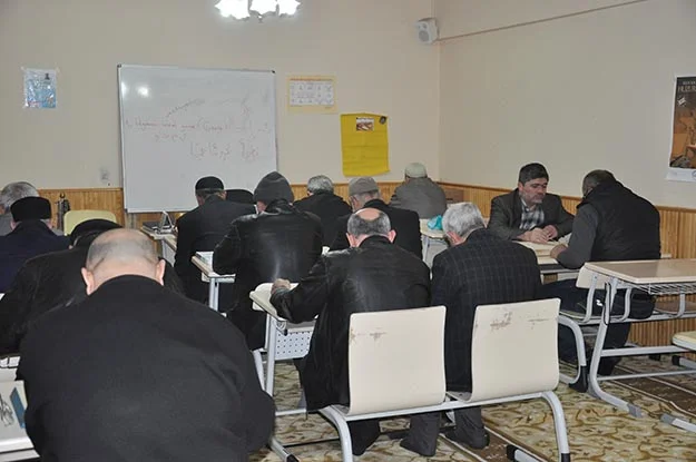 Çubuklu Beşevler Camii din görevlileri her yaştan mahalle sakinlerine Kuran-ı