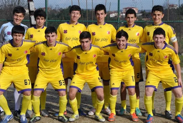 İlçemizde altyapı takımlarının başarısı ve buradan çıkardığı futbolcular ile dikkatleri