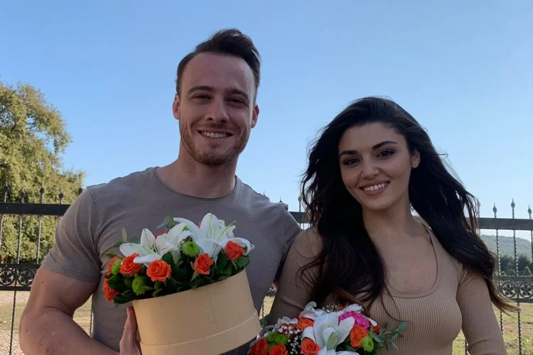 Hande Erçel ile Kerem Bürsin, geçtiğimiz günlerde Beykoz Acarkent Starbucks'ta