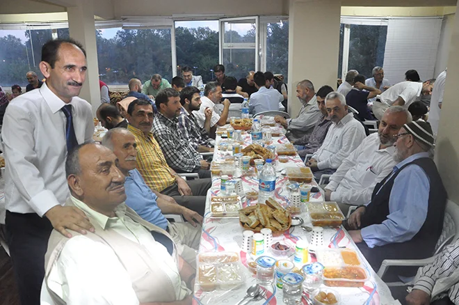 Beykozlu Çankırılılar Derneği (BEYÇANDER), Ortaçeşme'de bulunan dernek merkezinde iftar yemeği