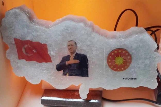 Cumhurbaşkanı Recep Tayyip Erdoğan için özel hazırlanan 'tuzdan gece lambası'