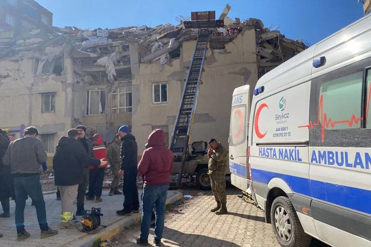 Beykoz Belediyesi arama kurtarma ekibi Hatay'da sürdürdüğü çalışmalarda depremin 60.