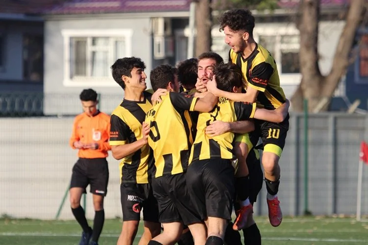 İstanbul Amatör Ligleri U18 Yaş Kategorisi 37. Grubunda mücadele eden