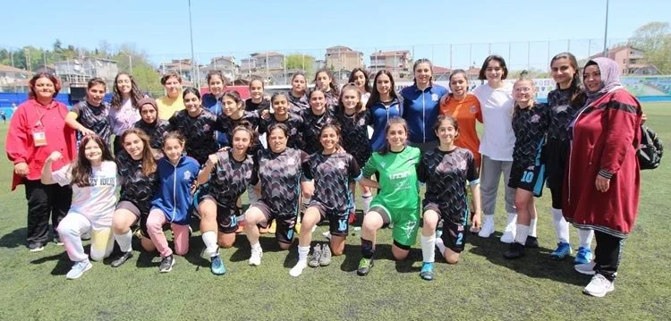 Beykoz’un tek kadın futbol takımı ligden çekildi 2 beykoz kadin futbol 3 3K1YXwvsGE