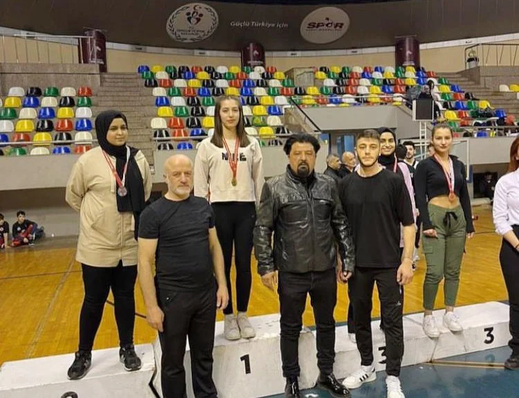 Beykoz Kick Boks takımı 8 madalya ile döndü 1 beykoz kick boks