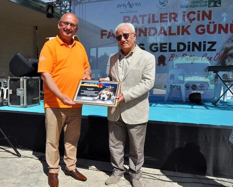 Beykoz’da sokak köpekleri için seferber oldular 8 beykoz mama 13 RVAjuYYYfB