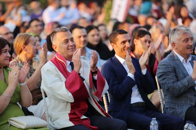 Beykoz Üniversitesi’nde mezuniyet coşkusu yaşandı. 21 Temmuz Perşembe günü düzenlenen