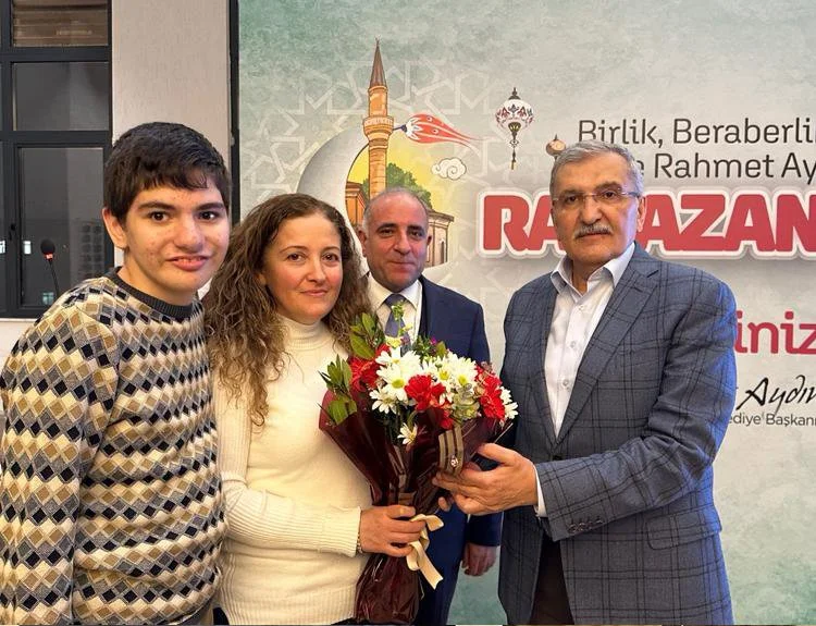 Beykoz’un Millet Sofrası iftarda engelli ailelerini ağırladı 2 beykoz millet 2 34NfOOmP22