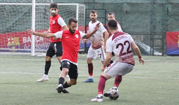 İstanbul Süper Amatör Lig 3. Grubunda ilk iki sırada yer