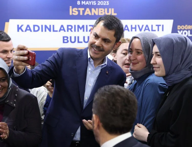 AK Parti İstanbul Milletvekili Adayı Murat Kurum, Kavacık'taki Beyaz Saray