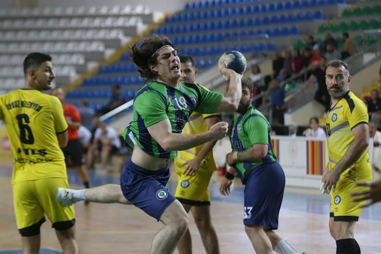 Hentbol Erkekler Süper Ligi'nin ilk haftasında Rize Belediyespor'a konuk olan