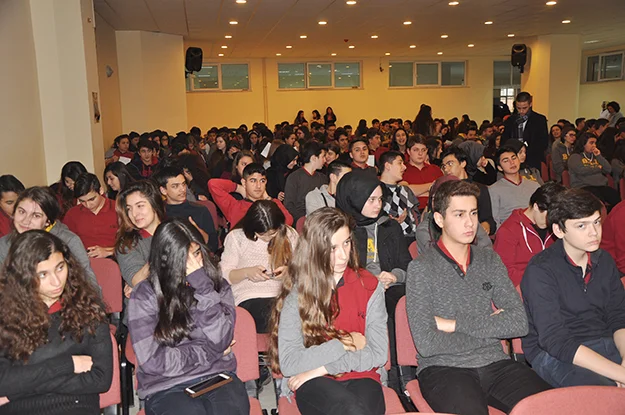 Beykoz Belediye Başkanı Yücel Çelikbilek, Beykoz Kent Konseyi Gençlik Meclisi'nin