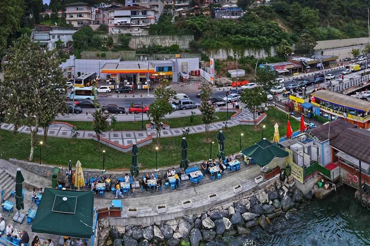 Beykoz Sahili’nde uzun süredir faaliyetini sürdüren Beykoz Balık Ekmek’in teknesi