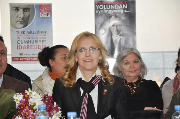 CHP Beykoz İlçe Başkanı Nagihan Akan, 25 Mart 2012 günü