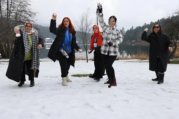 Beykozlu kadınlar, “5 Aralık Dünya Kadın Hakları Günü”nü Bolu Gölcük
