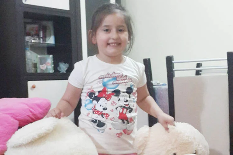 Beykoz'da yıllardır esnaflık yapan Hüsnü Kopuz, iki yıldır kızı Elif