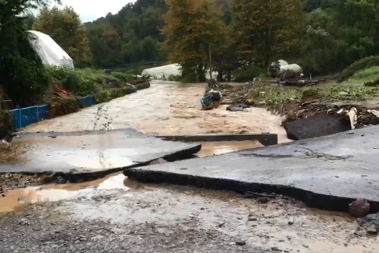 Sağanak yağmur, Beykoz’da da etkili oldu. Sel baskınları oluştu, bir