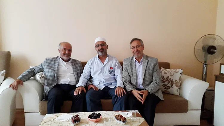 Beykoz Belediyesi heyetleri, hac vazifesini yerine getirerek ilçeye dönen hacıları