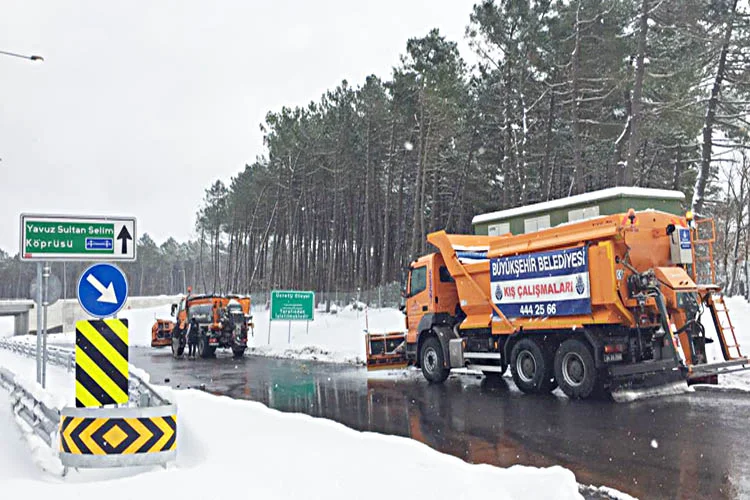 İstanbul genelinde kar yağışı bazı bölgelerde yavaşlarken Beykoz'da yoğun bir